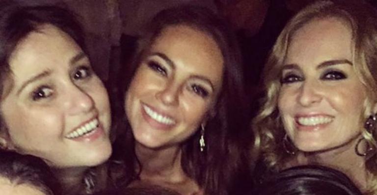 Paolla Oliveira celebra chegada dos 34 anos com festa recheada de amigos famosos