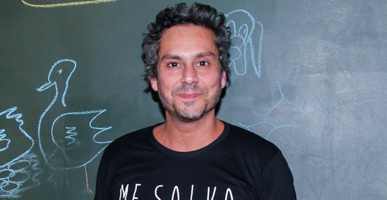 Alexandre Nero curte sua primeira viagem com o filho, Noá