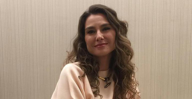 Aos 40 anos, Lavínia Vlasak posa de biquíni na Itália