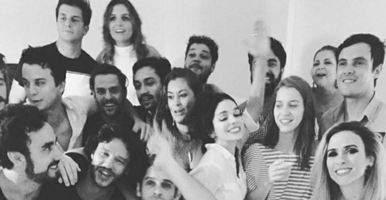 Klebber Toledo e Monica Iozzi vão juntos ao aniversário de Sabrina Petraglia