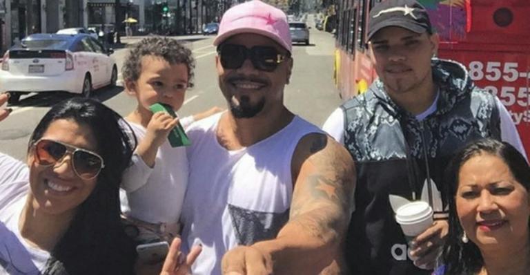 Naldo curte viagem com a mulher e os filhos nos Estados Unidos