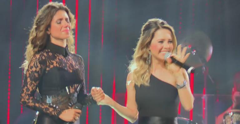 Paula Fernandes se emociona ao cantar com Sandy em novo DVD: ‘Momento ímpar’