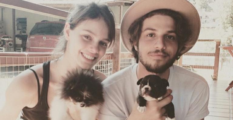 Chay Suede e Laura Neiva terminam namoro