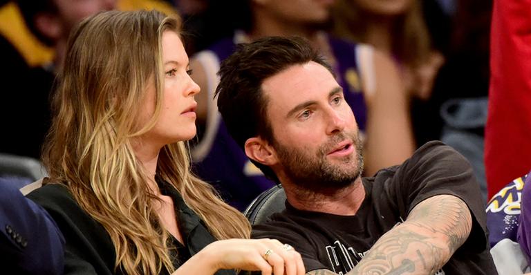 Adam Levine e Behati Prinsloo se envolvem em acidente de carro