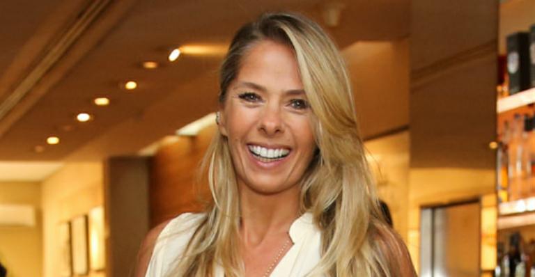 Adriane Galisteu lamenta os 22 anos da morte de Ayrton Senna: ‘Para sempre’