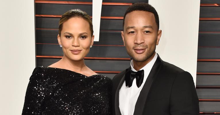 Que fofa! John Legend mostra pela primeira o rosto da filha, Luna