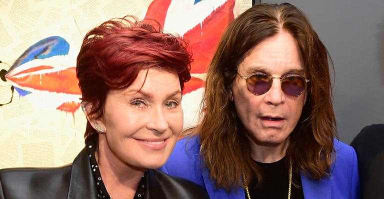 Sharon Osbourne gasta fortuna para levar cachorros na 1ª classe de avião