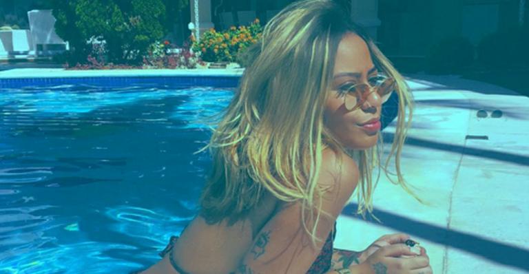 Rafaella Santos mostra dia de piscina e ganha elogios