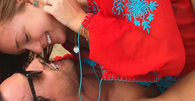Marina Ruy Barbosa mostra foto romântica com namorado após viagem ao Uruguai