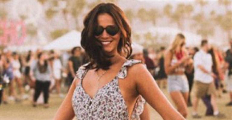Bruna Marquezine esbanja estilo em festival de música nos EUA