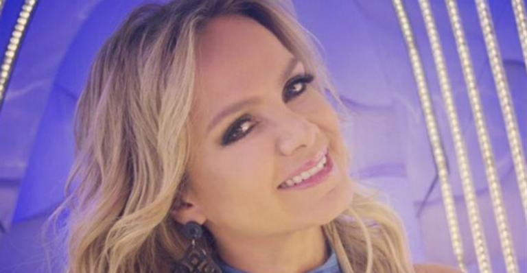 Aos 42 anos, Eliana posa de biquíni e recebe elogios: “Deusa”