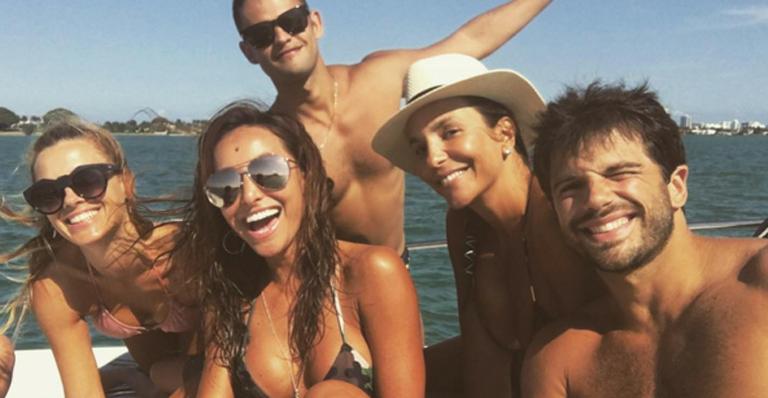 Sabrina Sato curte dia ensolarado em Miami com amigos vips