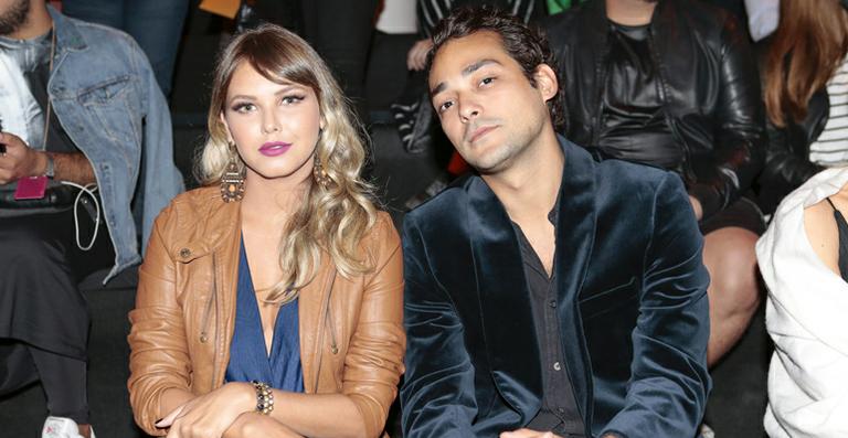 Louise D’Tuani e Eduardo Sterblitch vão ao último dia do SPFW