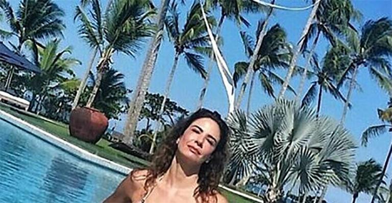 Luciana Gimenez aparece só de biquíni na Bahia: ‘Que dia difícil’