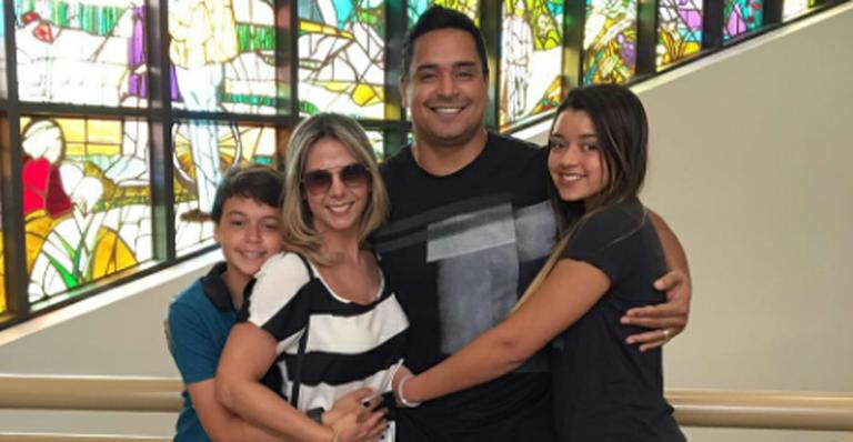 Carla Perez mostra foto com a filha e surpreende fãs: “Está maior que a mãe”