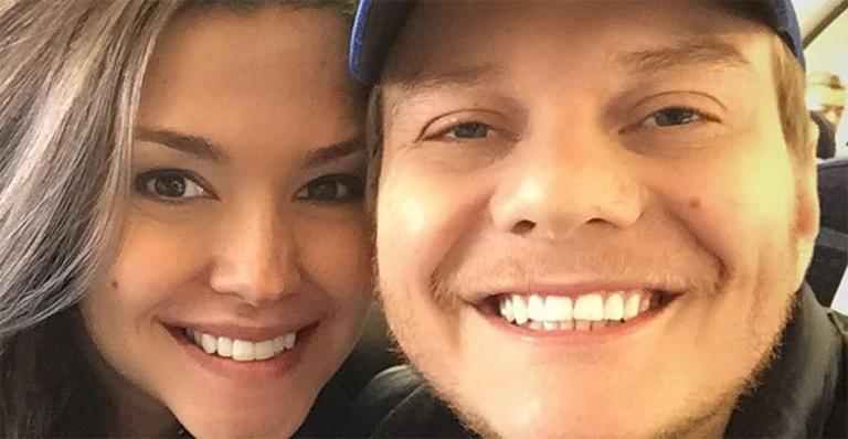 Thais Fersoza embarca para Portugal com Michel Teló e revela desejo de grávida