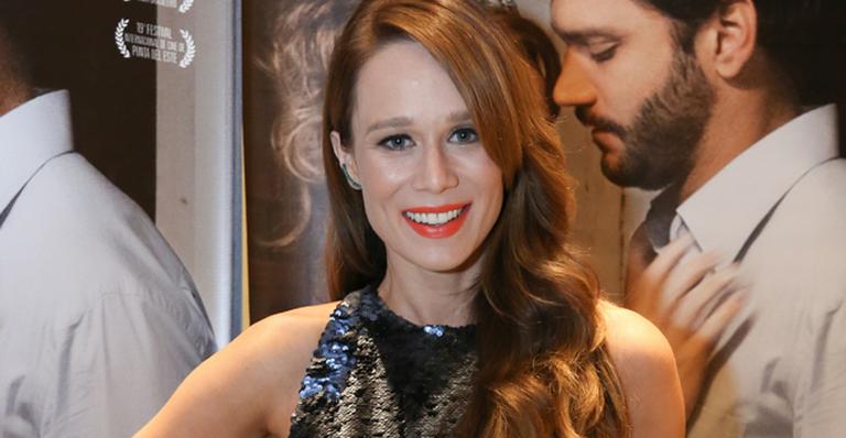 Mariana Ximenes marca presença na pré-estreia de filme