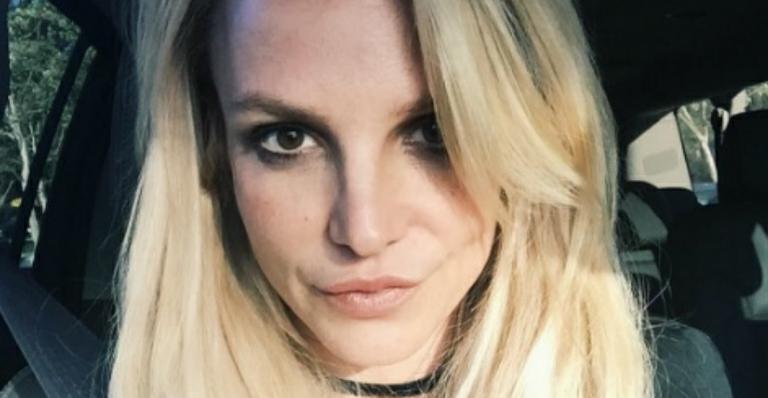 Aos 35 anos, Britney Spears exibe barriga chapada