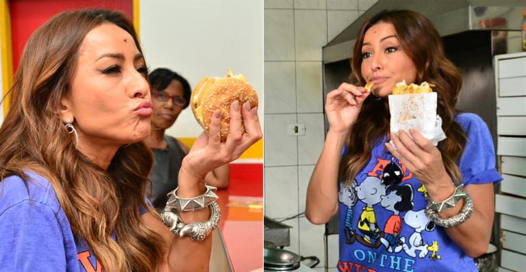 Sabrina Sato deixa a dieta de lado e come guloseimas em gravação de programa