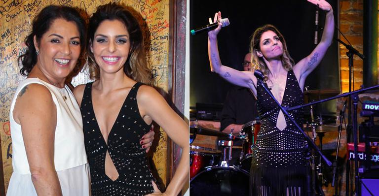 Angelina Muniz prestigia a filha Aline em seu retorno aos palcos