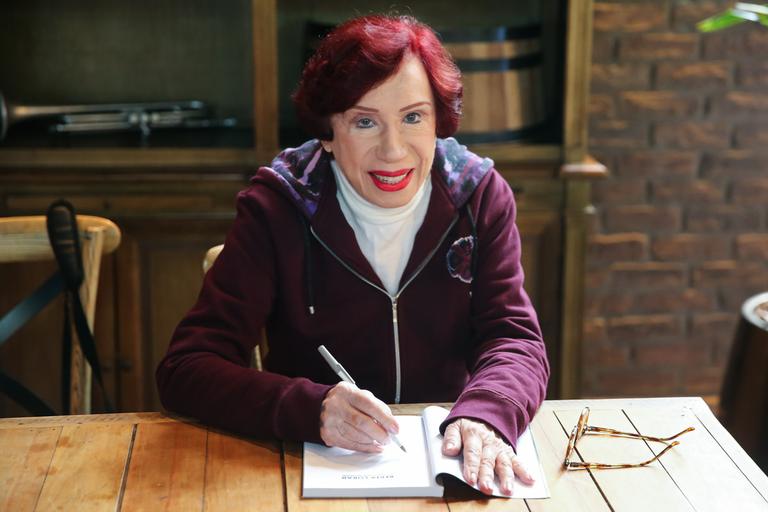 Berta Loran lança seu livro biográfico em SP