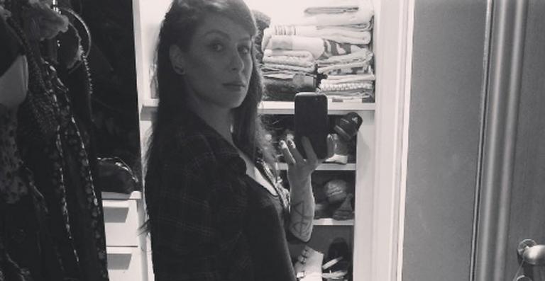 Pitty exibe sua barriguinha de grávida em novo selfie