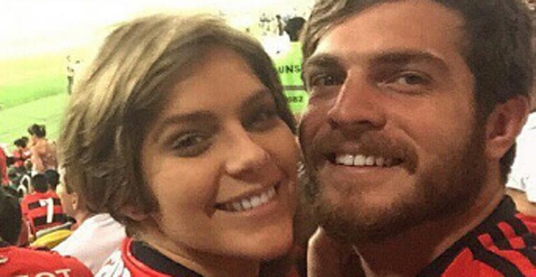 Isabella Santoni faz 21 anos e ganha homenagem do namorado