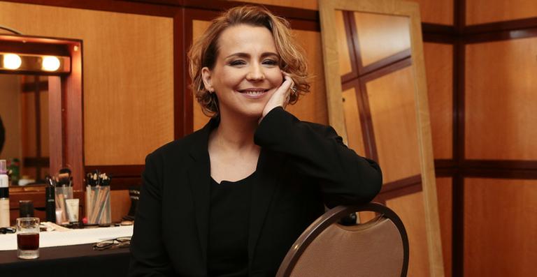 Ana Beatriz Nogueira estreia nova peça de teatro em SP