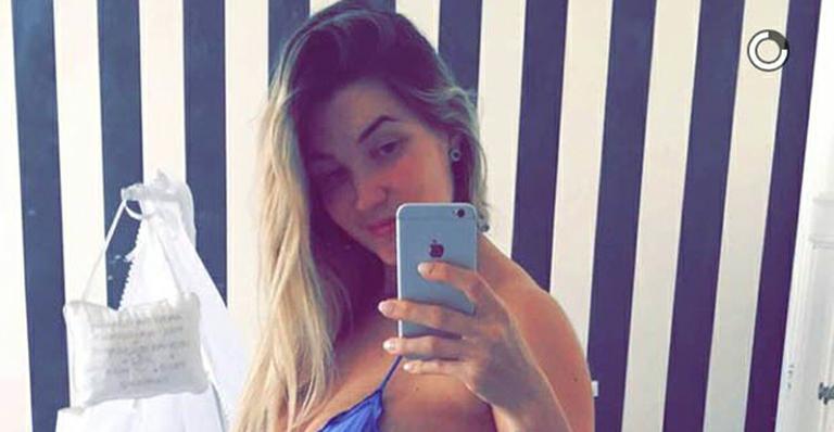 Aline Gotschalg mostra foto de biquíni uma semana após o parto