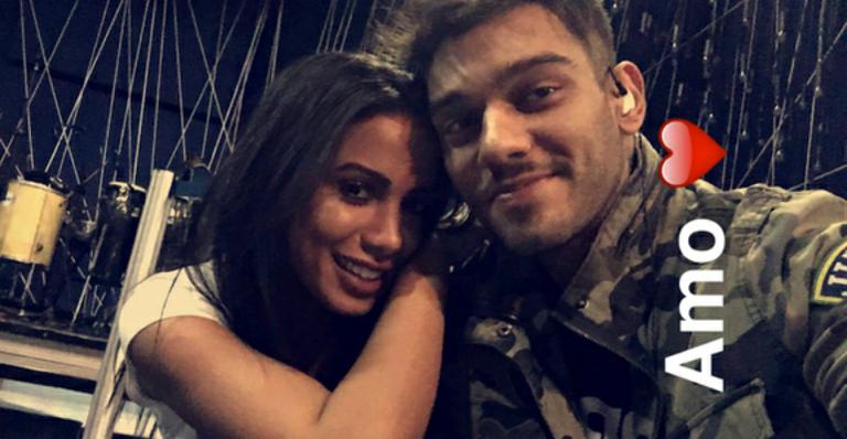 Lucas Lucco brinca dizendo que é namorado de Anitta e leva fora: “Sonho dele”