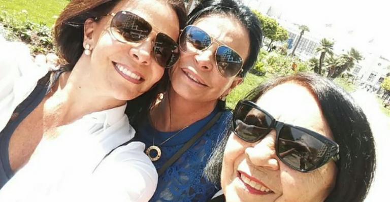 Sula Miranda e Gretchen se divertem com a mãe na Riviera Francesa