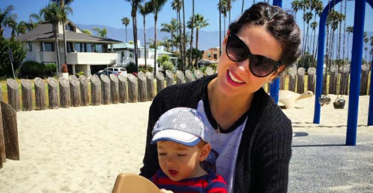 Fernanda Machado mostra o filho brincando na máquina de lavar louça: “Mamãe deu mole eu apronto”