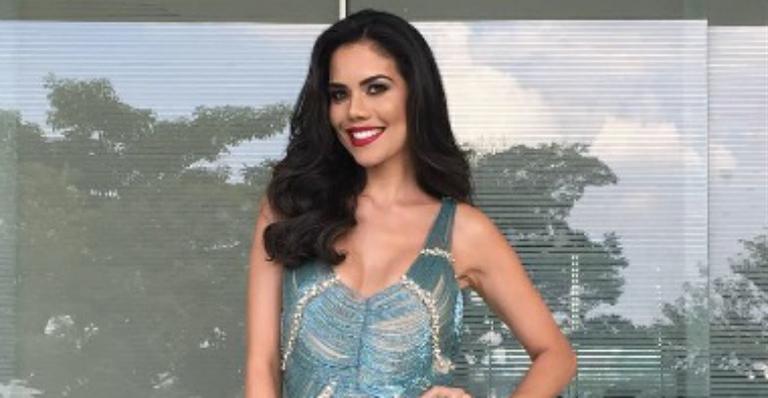 Magérrima, Dani Albuquerque posa de biquíni com a filha no colo: ‘Dia mais que perfeito’