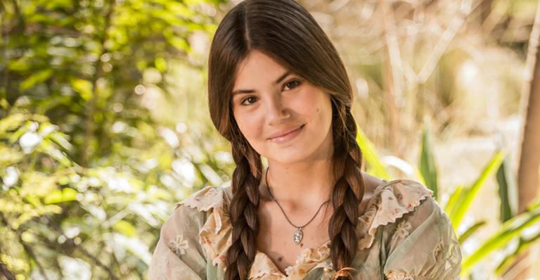 Camila Queiroz mostra o vestido de noiva de Mafalda no final de ‘Êta Mundo Bom!’