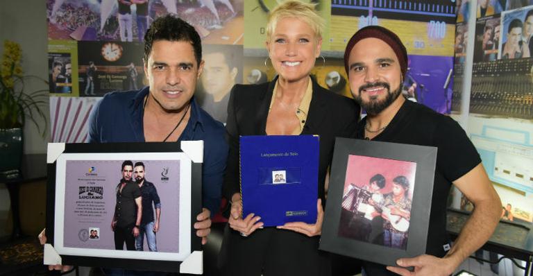 Xuxa Meneguel invade show da dupla Zezé Di Camargo & Luciano