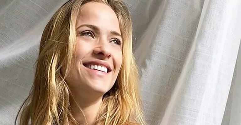 Morando na Inglaterra, Luiza Valdetaro mostra barriguinha à espera do segundo filho