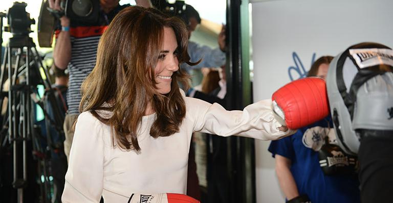 Kate Middleton luta boxe em ação pelo bem da realeza britânica