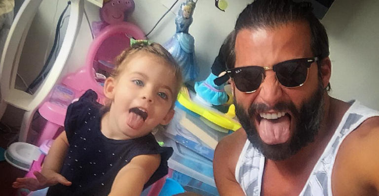 Henri Castelli posta vídeo fofo da filha, Maria Eduarda