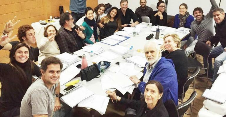 Sol Nascente: atores se reúnem para a leitura do texto da próxima novela das 6