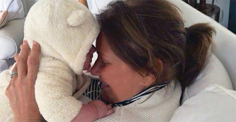Fafá de Belém paparica a neta caçula: ‘Amor incondicional’