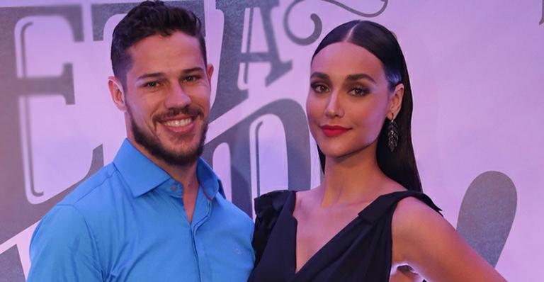 Débora Nascimento e José Loreto oficializam união na presença da família e dos amigos