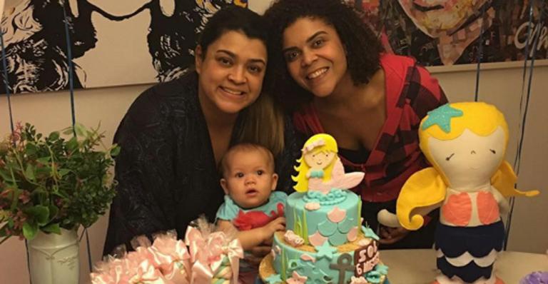 Preta Gil comemora seis meses da neta, Sol de Maria