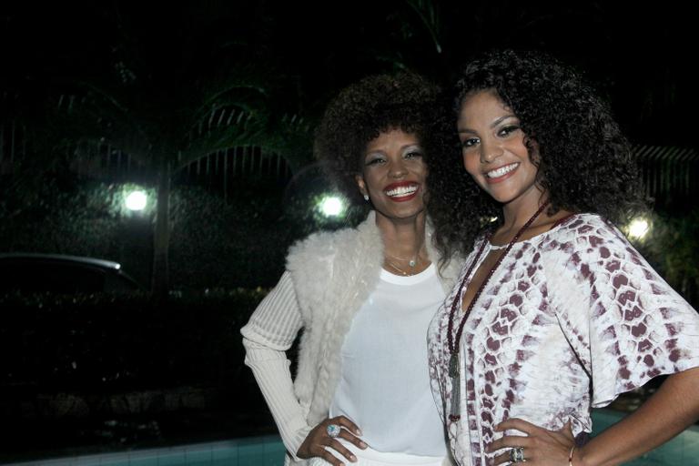 Isabel Fillardis participa de desfile no Rio de Janeiro - CARAS Brasil