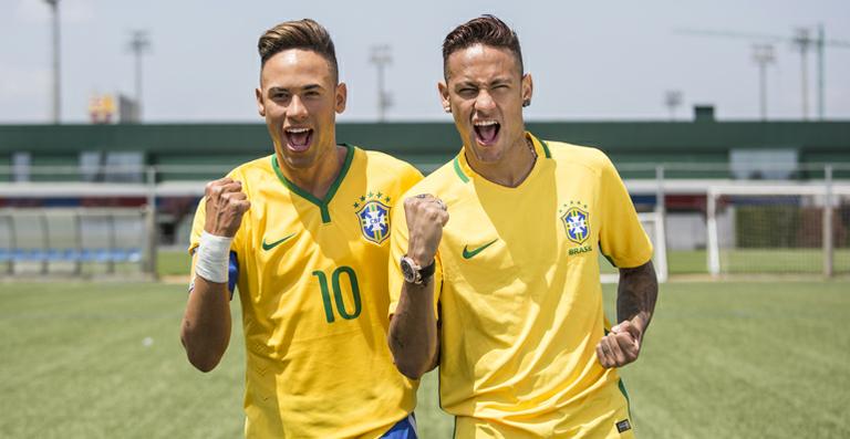 Neymar Jr. conhece sua estátua de cera na Espanha