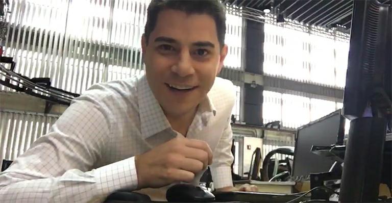 Evaristo Costa mostra os bastidores do Jornal Hoje e brinca: ‘Aproveite sua folga’