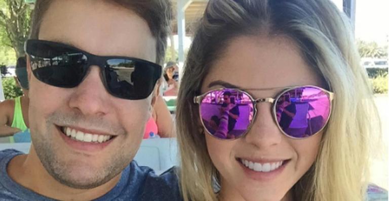Bárbara Evans curte férias em Orlando ao lado do namorado