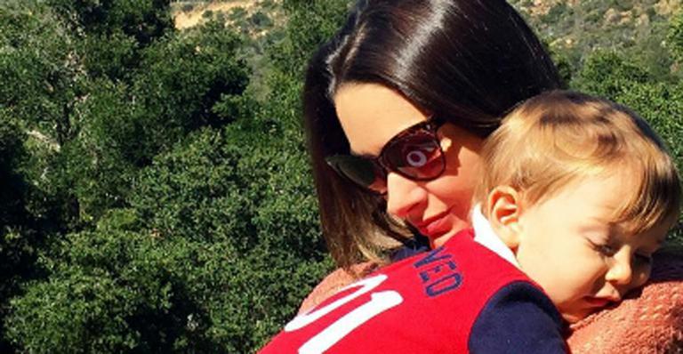 Fernanda Machado mostra foto fofa com o filho: “Meu grudinho”