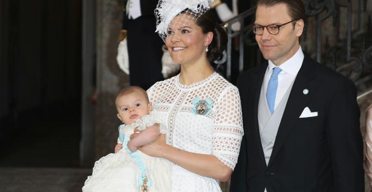 Princesa Victoria batiza seu filho caçula, príncipe Oscar, na Suécia