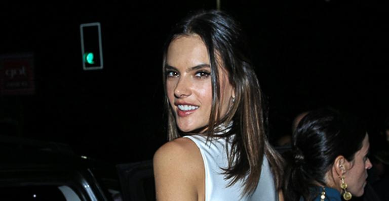 Filhos de Alessandra Ambrosio se divertem no aniversário da mamãe