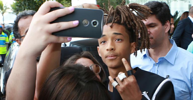 Jaden Smith recebe os fãs no Rio de Janeiro